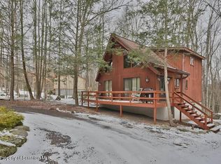 10 Lakeview Dr, Lake Ariel, PA 18436