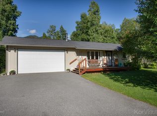 10233 Le Doux Ln, Eagle River, AK 99577