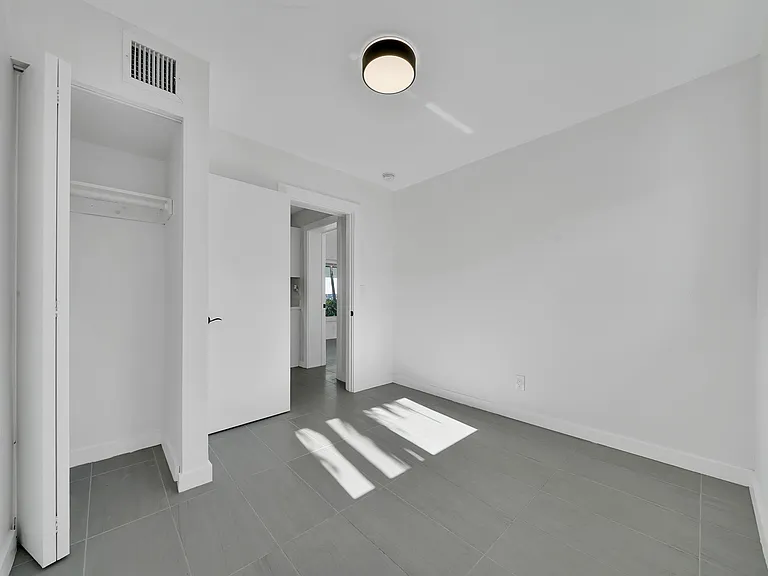 1108 NE 16th St — Photo 16