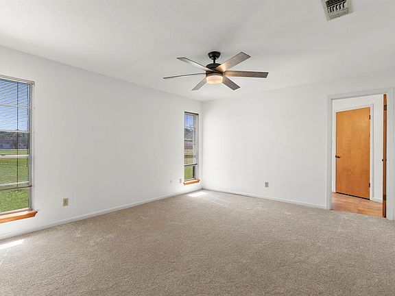 4th image of 305 Lorraine Avenue
