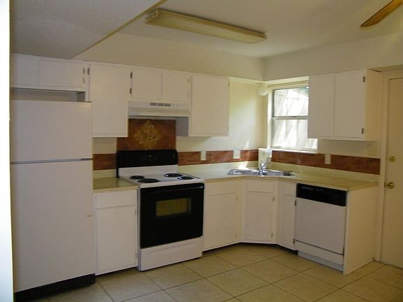 4th image of 143 Mississippi Ave