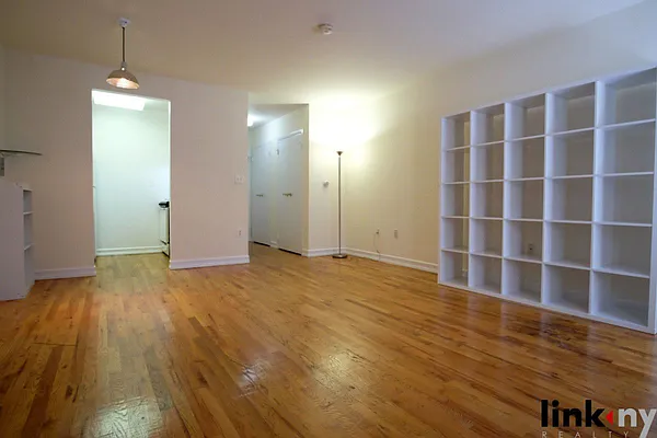 Rented by Link NY Realty | media 2