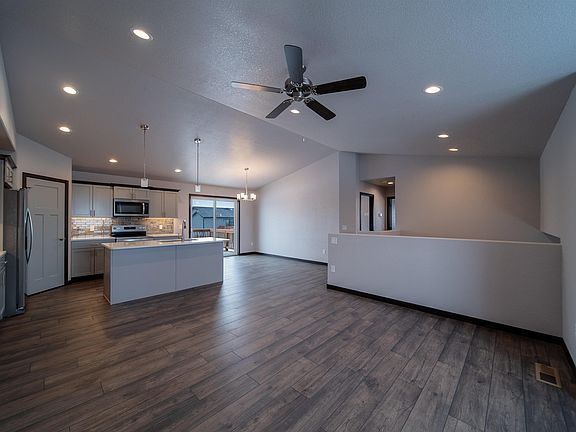 4th image of 615 Bull Run Dr