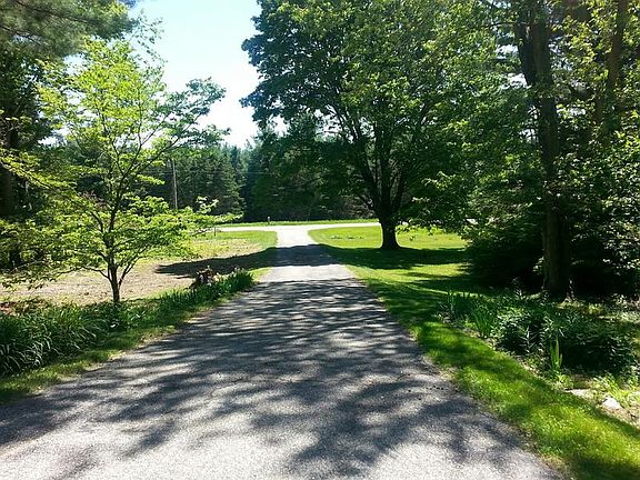 5th image of 8758 Eight Mile Rd