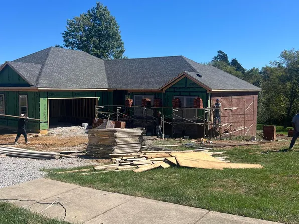 1105 Leawood Dr, Frankfort, KY 40601