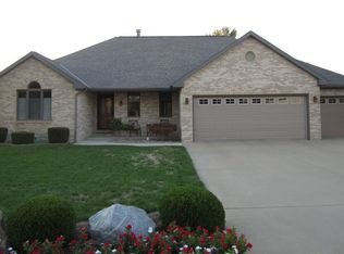1391 S Turtle Dr, Pontiac, IL 61764