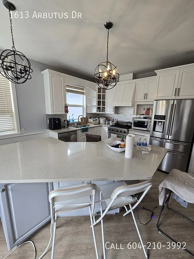 Spacious Home in Quiet Neighborhood — Photo 2