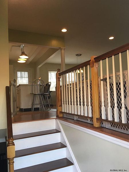 4th image of 118 SPRING HOLLOW Drive