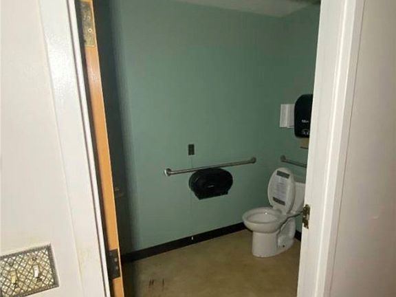 23rd image of 301 Grove St