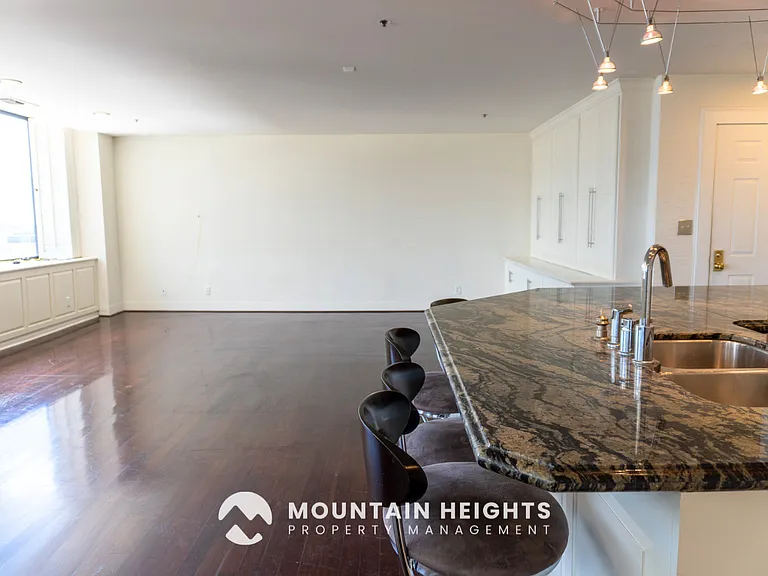 48 W Broadway #1-1708N — Photo 8