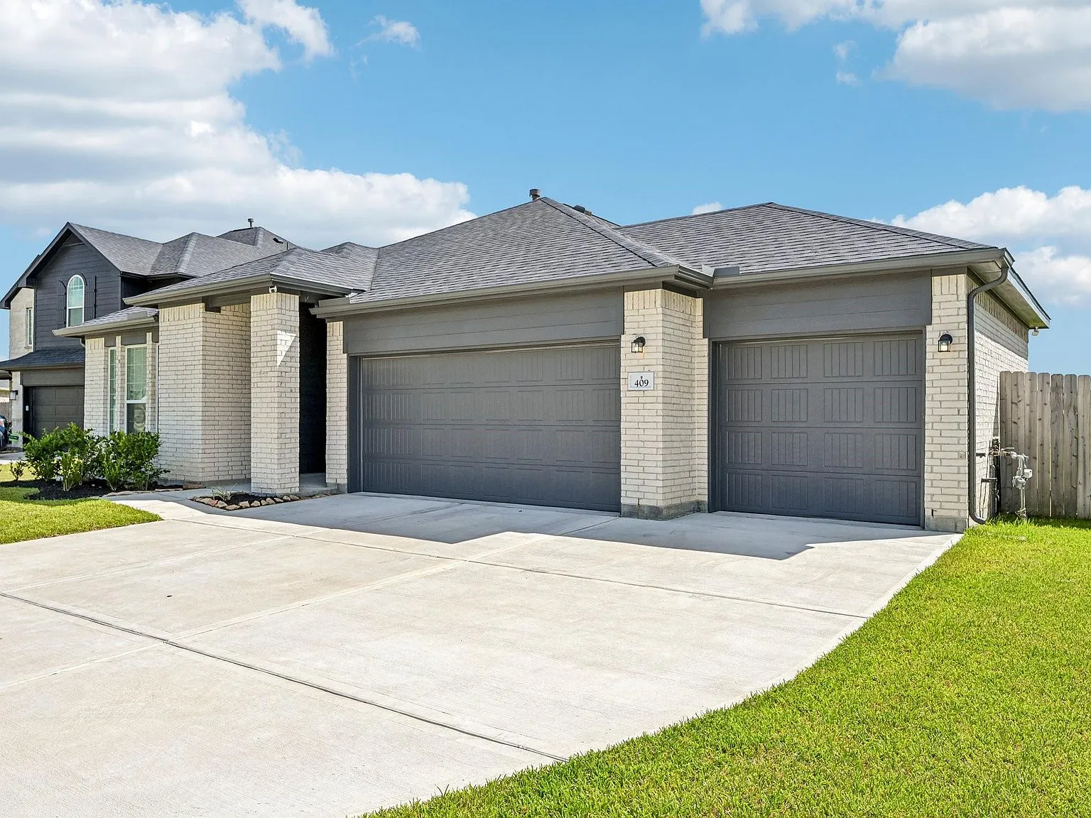 4 bed, 2.0 bath, 1864 sqft, $2,800 — Photo 2