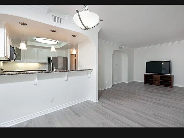 2752 B St #111 — Photo 12