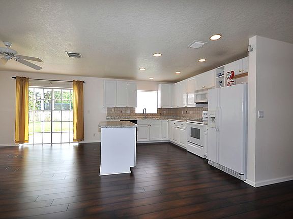 3rd image of 137 Heatherwood Dr