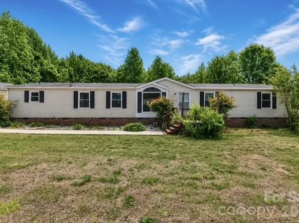 121 Fair Wind Ln, Statesville, NC 28677