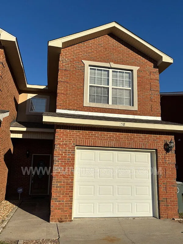 3 bed, 2.5 bath, $1,600 — Photo 1