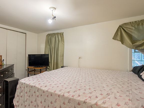 5th image of 1036 N Trumbull Ave