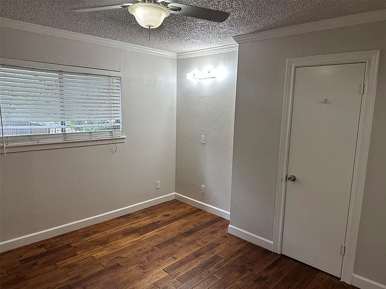 803 W 28th St #206 — Photo 14