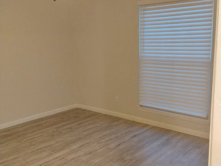 10508 Ashwood Dr #D — Photo 3
