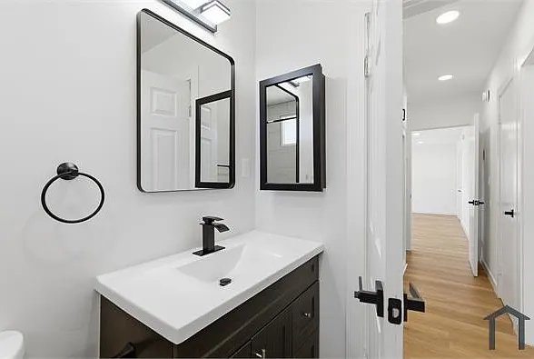 7305 Variel Ave #F — Photo 11
