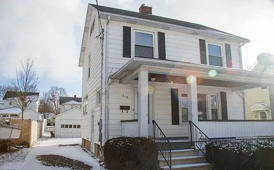 319 Millard St photo 1