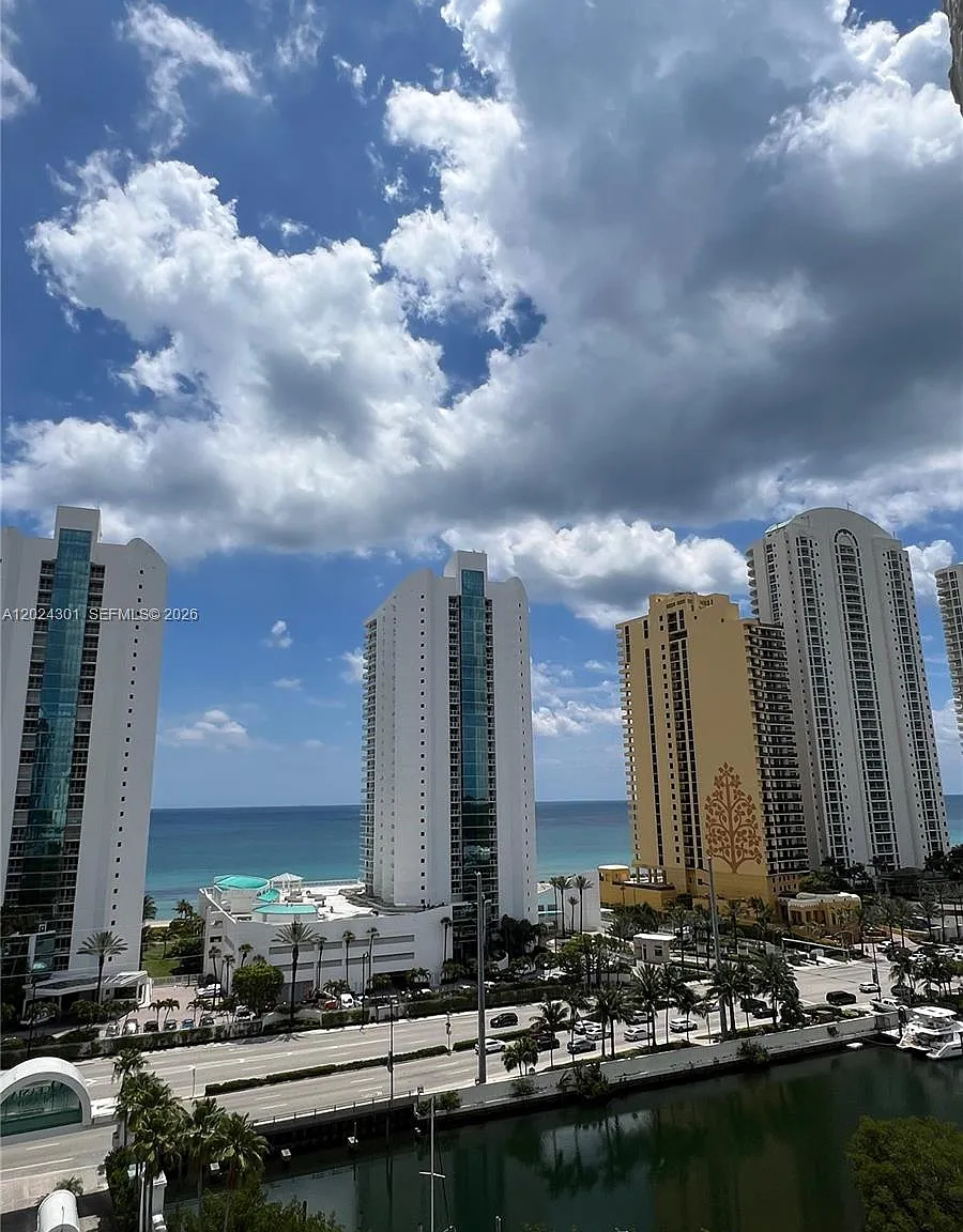 2 bed, 2.0 bath, 1530 sqft, $4,750 — Photo 2