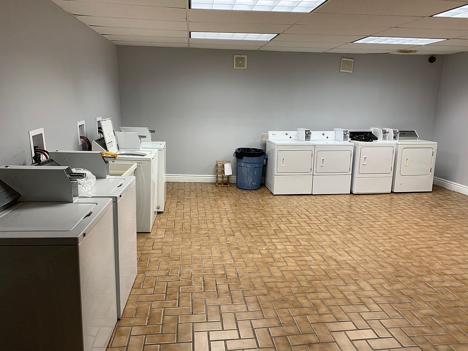 1st image of 4503 N Malden St APT 1A