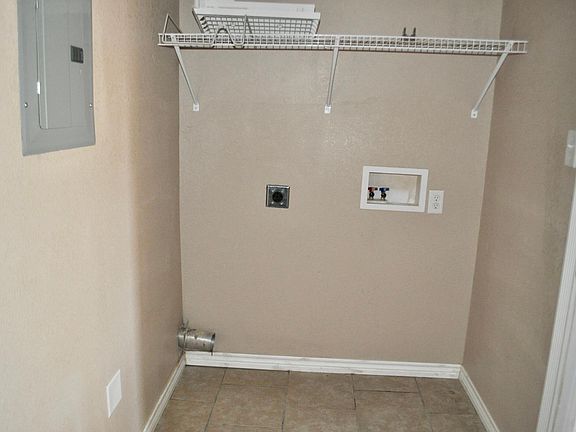 4th image of 412 W University Dr
