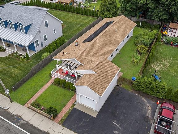 2nd image of 297 Ives Rd