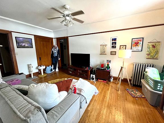 4th image of 4455 N Oakland Ave #201