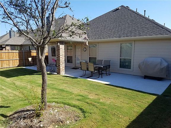 4th image of 204 Mount Olive Ave