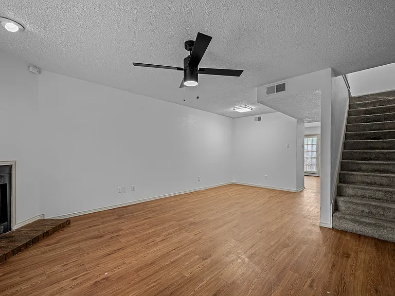 Little Creek Apartments — Photo 37