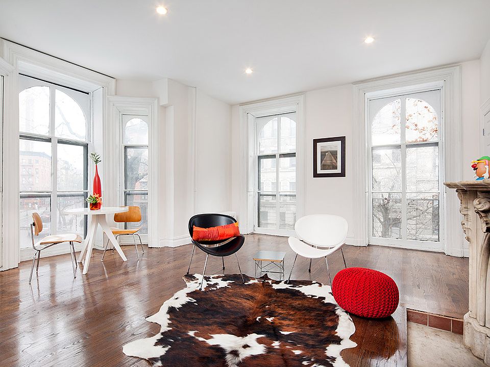1st image of 128 E 10th St APT 2