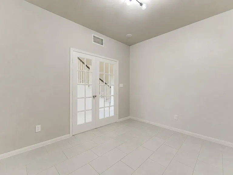 7735 Wrightwood Dr — Photo 11