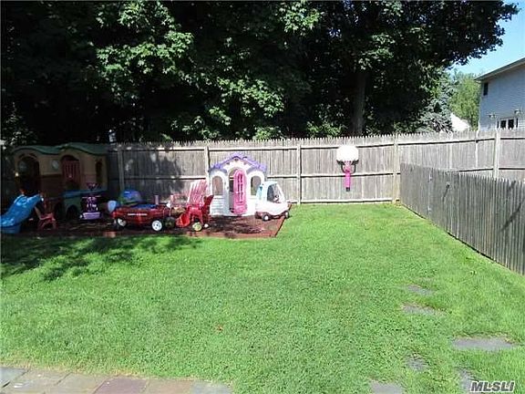 3rd image of 7 Heath Ln