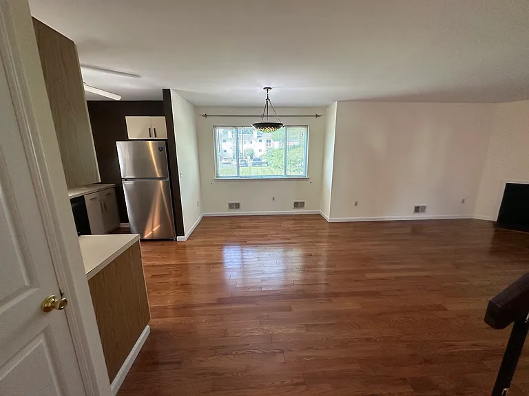604 Wheatfield Ct #604 — Photo 5