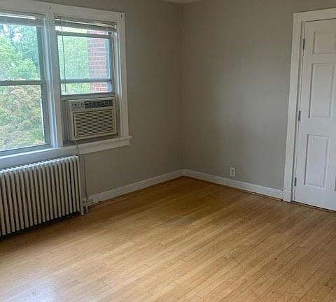 4th image of 1400 Kenmore Ave APT E5