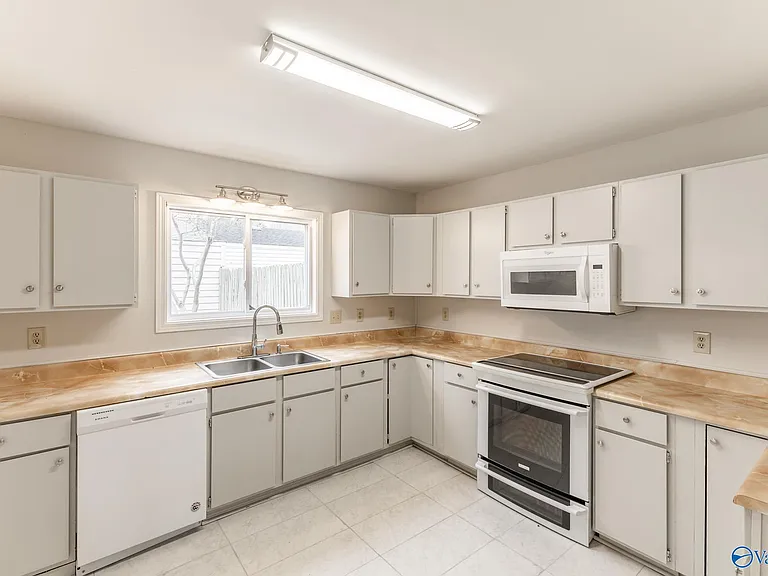 401 Hobbs Rd SE — Photo 21