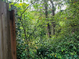 21210 Des Moines Memorial Dr S, Seattle, WA 98198