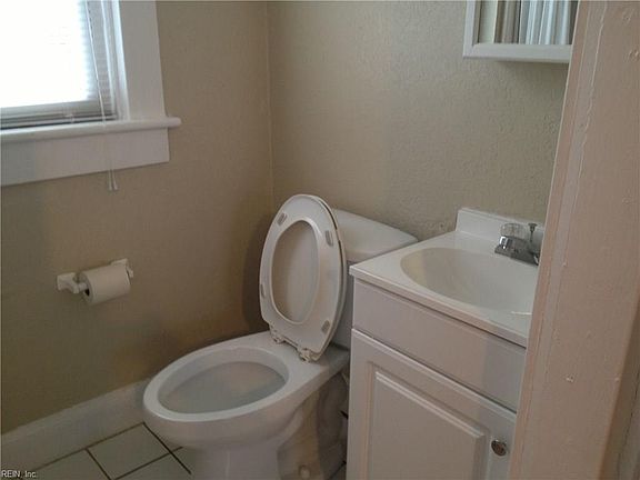 4th image of 710 Dinwiddie St #A