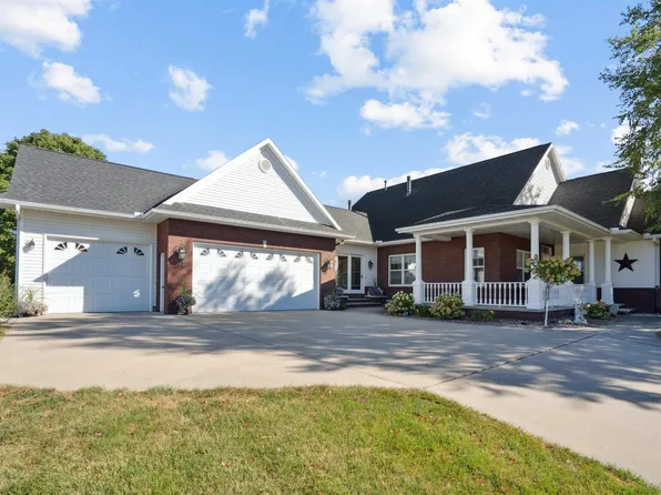 516 14th Ave NE, Independence, IA 50644