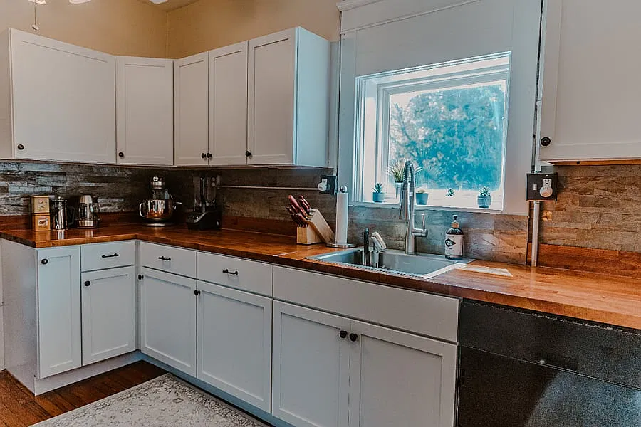 2 bed, 1000 sqft, $2,200 — Photo 2