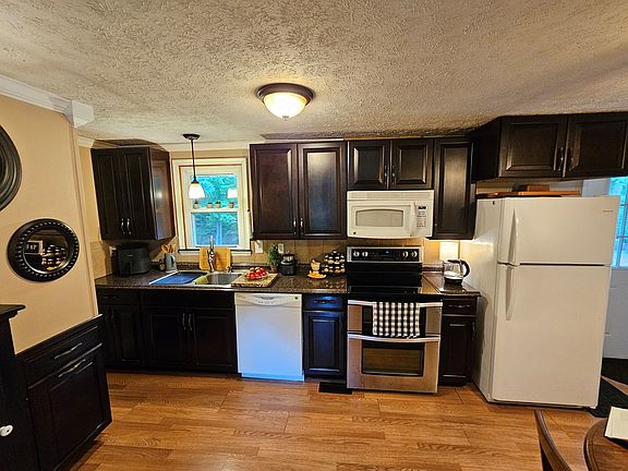 4th image of 157 Red Bird Ln