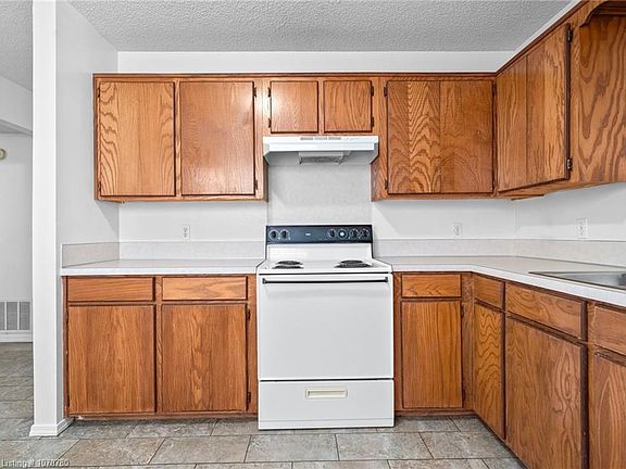 4th image of 302 S Pocola Blvd