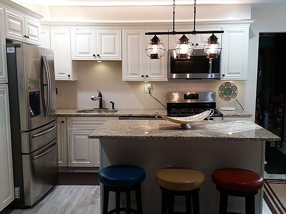 4th image of 4 Cochise Cir