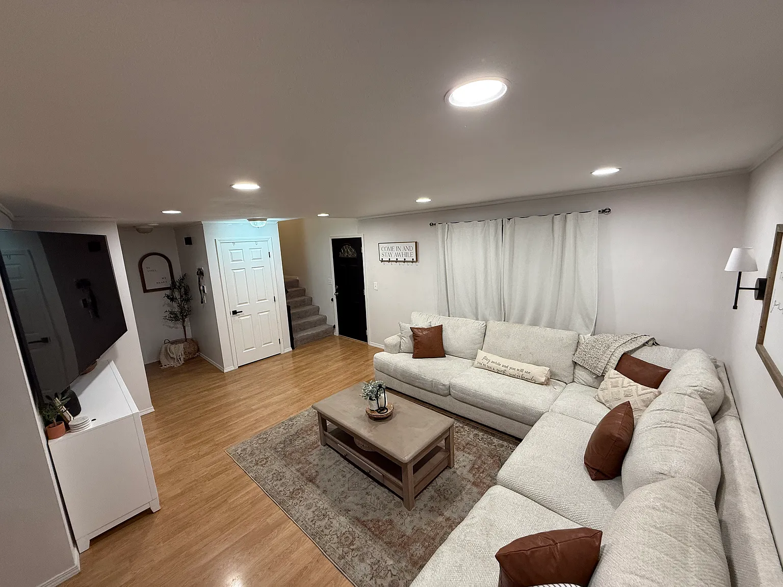 3 bed, 2.5 bath, 1600 sqft, $3,620 — Photo 3