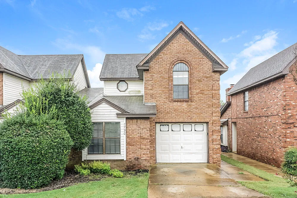 3 bed, 2.0 bath, 1429 sqft, $1,565 — Photo 1