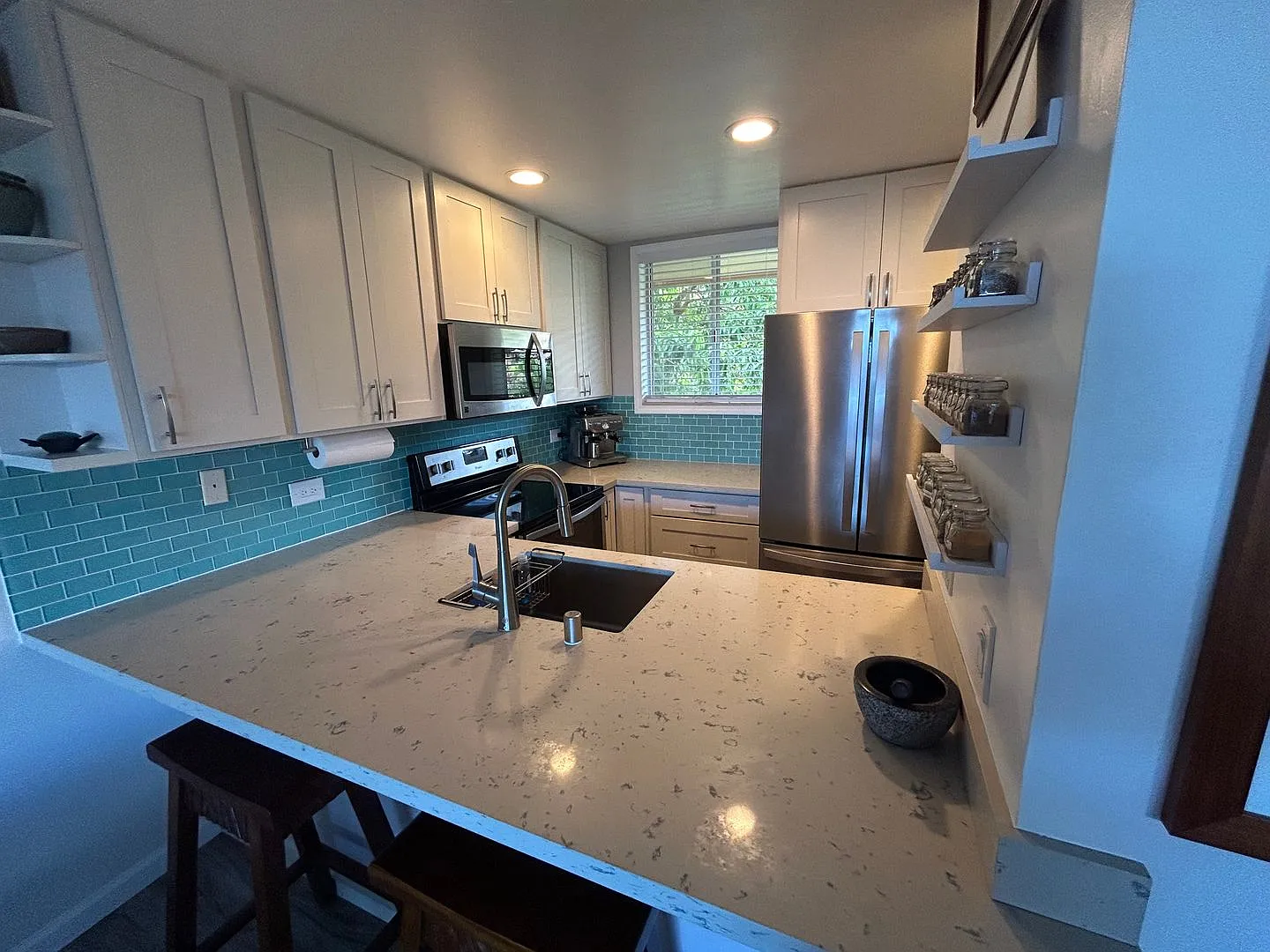 Pohakea Point 2 Bdrm., 2 bath, 1 parking - Ocean views — Photo 3