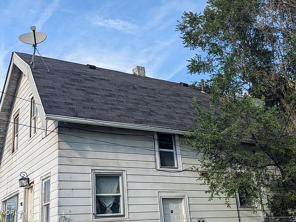 3rd image of 21 Banks St