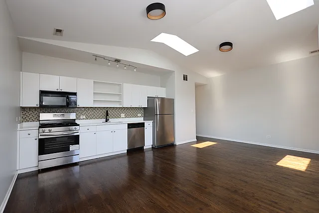 3 bed, $3,500 — Photo 3