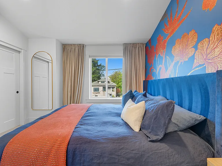 330 NE 58th Ave — Photo 37
